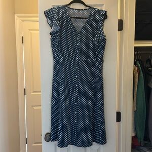 V-neck polka dot button down dresss with tie wrap to make a bow at the waist.